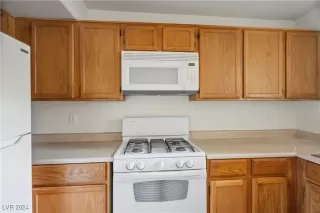 Photo #6: 2619181 Listing