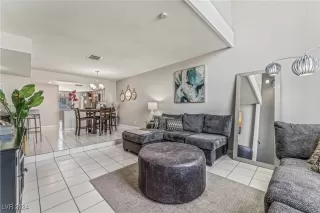 Photo #4: 2619302 Listing