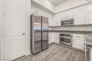 Photo #2: 2619700 Listing