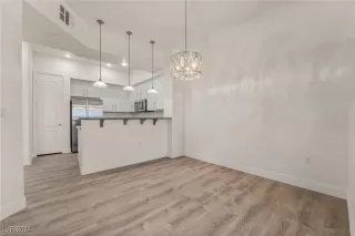 Photo #4: 2619700 Listing