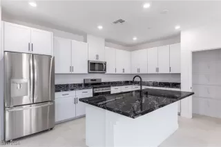 Photo #1: 2619903 Listing 