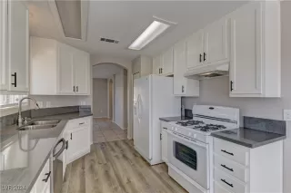 Photo #3: 2619947 Listing