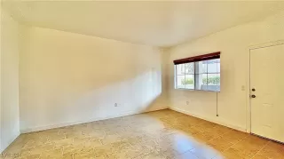 Photo #3: 2619993 Listing