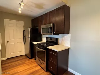 Photo #4: 2620000 Listing 