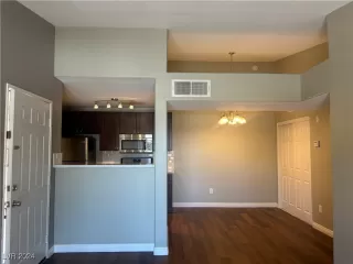 Photo #5: 2620000 Listing 