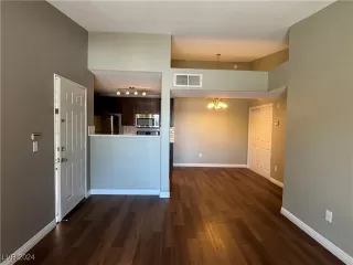 Photo #6: 2620000 Listing 