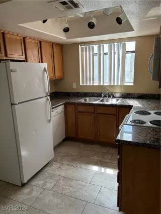 Photo #2: 2620027 Listing 