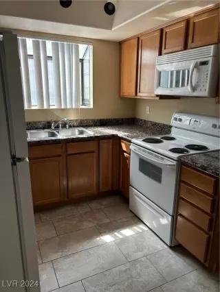 Photo #3: 2620027 Listing 