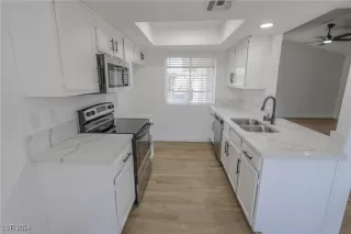 Photo #2: 2620043 Listing