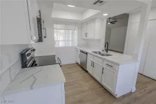 Photo #3: 2620043 Listing