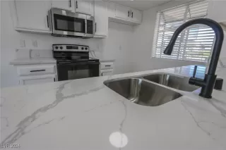 Photo #6: 2620043 Listing