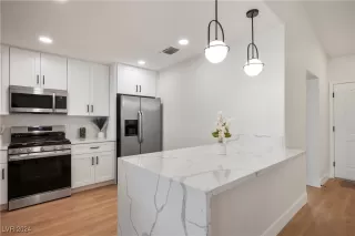 Photo #1: 2620117 Listing 