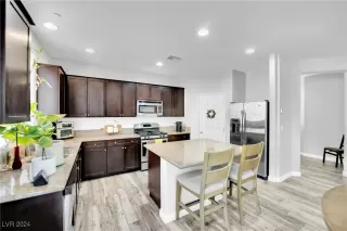 Photo #2: 2620180 Listing