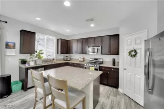 Photo #3: 2620180 Listing