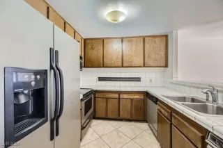 Photo #6: 2620200 Listing