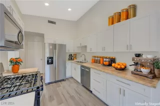 Photo #2: 2620277 Listing