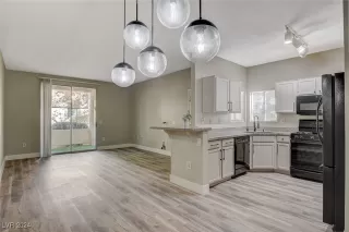 Photo #3: 2620328 Listing