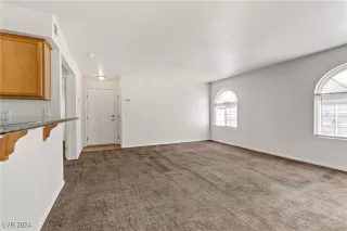 Photo #6: 2620658 Listing