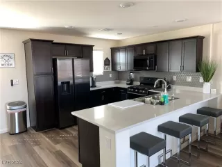 Photo #1: 2620670 Listing