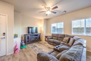 Photo #5: 2620688 Listing