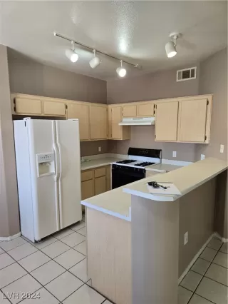 Photo #4: 2620700 Listing 