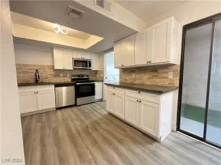 Photo #1: 2620754 Listing 