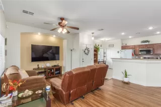 Photo #4: 2620833 Listing