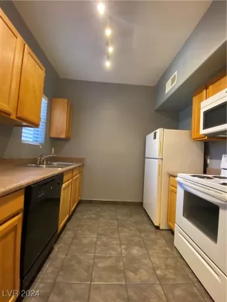 Photo #5: 2620867 Listing 