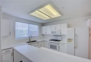 Photo #6: 2620921 Listing 