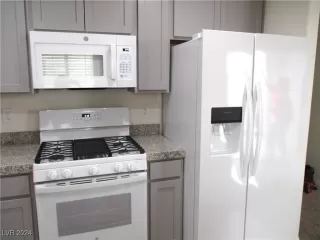 Photo #5: 2620958 Listing