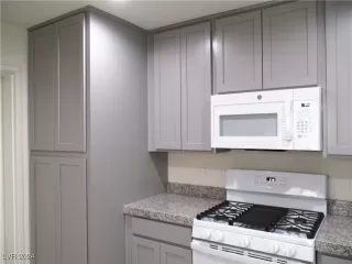 Photo #6: 2620958 Listing