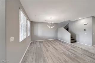 Photo #5: 2620963 Listing