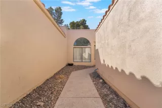 Photo #1: 2620967 Listing 