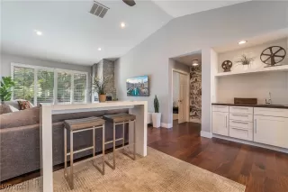 Photo #5: 2620967 Listing 