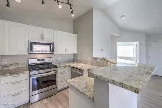 Photo #3: 2621030 Listing