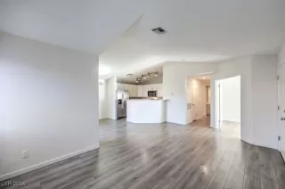 Photo #6: 2621030 Listing