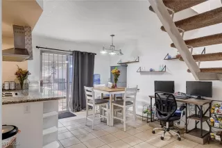 Photo #2: 2621035 Listing