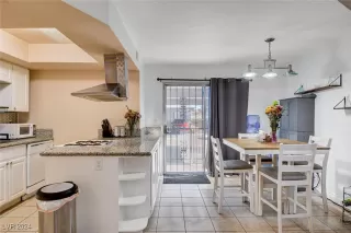 Photo #3: 2621035 Listing