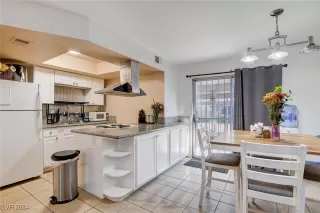 Photo #4: 2621035 Listing