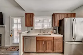 Photo #3: 2621047 Listing