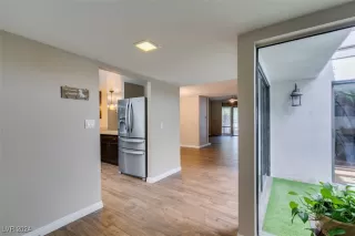 Photo #4: 2621131 Listing