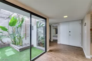 Photo #5: 2621131 Listing