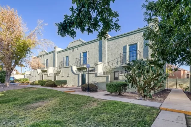 MLS: 2621172 Condo For Sale