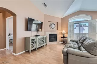 Photo #2: 2621276 Listing