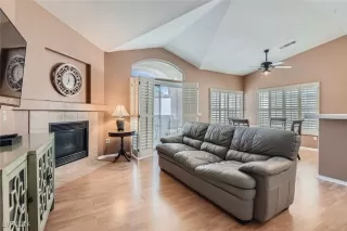 Photo #3: 2621276 Listing