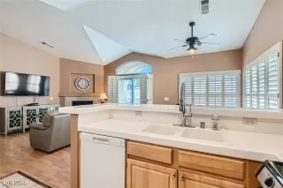 Photo #6: 2621276 Listing