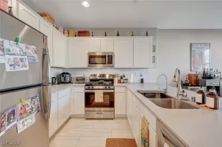 Photo #3: 2621379 Listing 