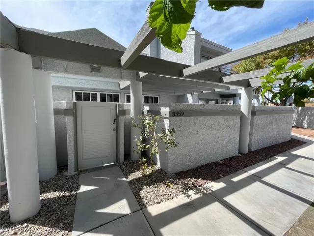 MLS: 2621392 Condo For Sale