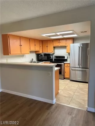 Photo #3: 2621454 Listing