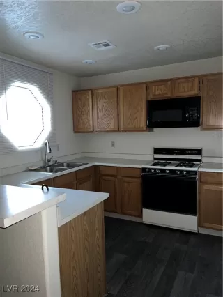 Photo #6: 2621500 Listing 